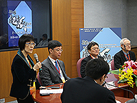 2.	Prof. Fanny Cheung (first from left), Pro-Vice-Chancellor of CUHK, delivers a speech in the forum